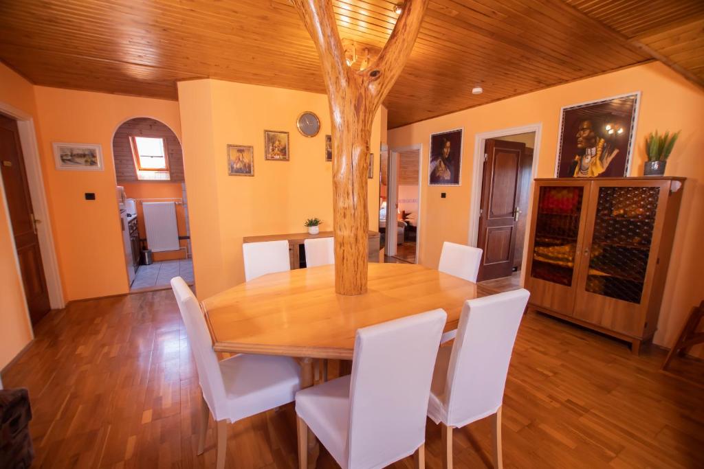 Fotografia z galérie ubytovania Farkas Guesthouse v destinácii Balatonszentgyörgy