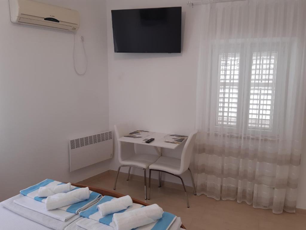 Rúm í herbergi á Studio apartman TEDY