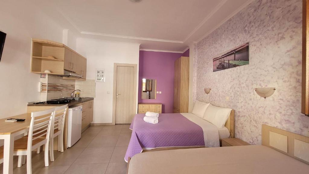 a small room with a bed and a kitchen at Valeriana Studios in Parga