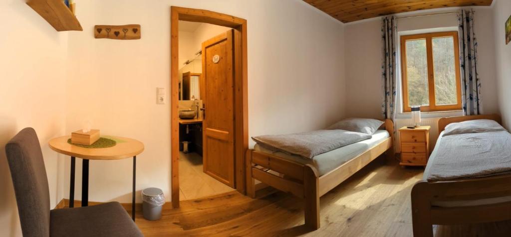 Postel nebo postele na pokoji v ubytování Frühstückspension Eibenstein