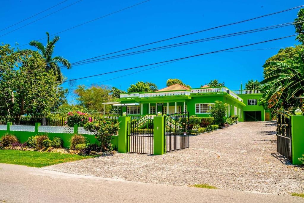 Bungalow on the Terrace Coral Gardens, Montego Bay, Montego Bay