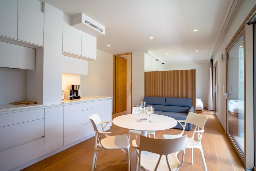 Kuchyň nebo kuchyňský kout v ubytování Wellness Smart Suites