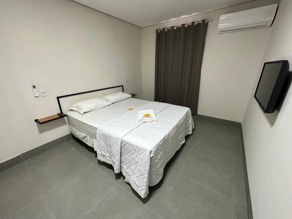 Postel nebo postele na pokoji v ubytování Hotel Fly - Aeroporto Cuiabá