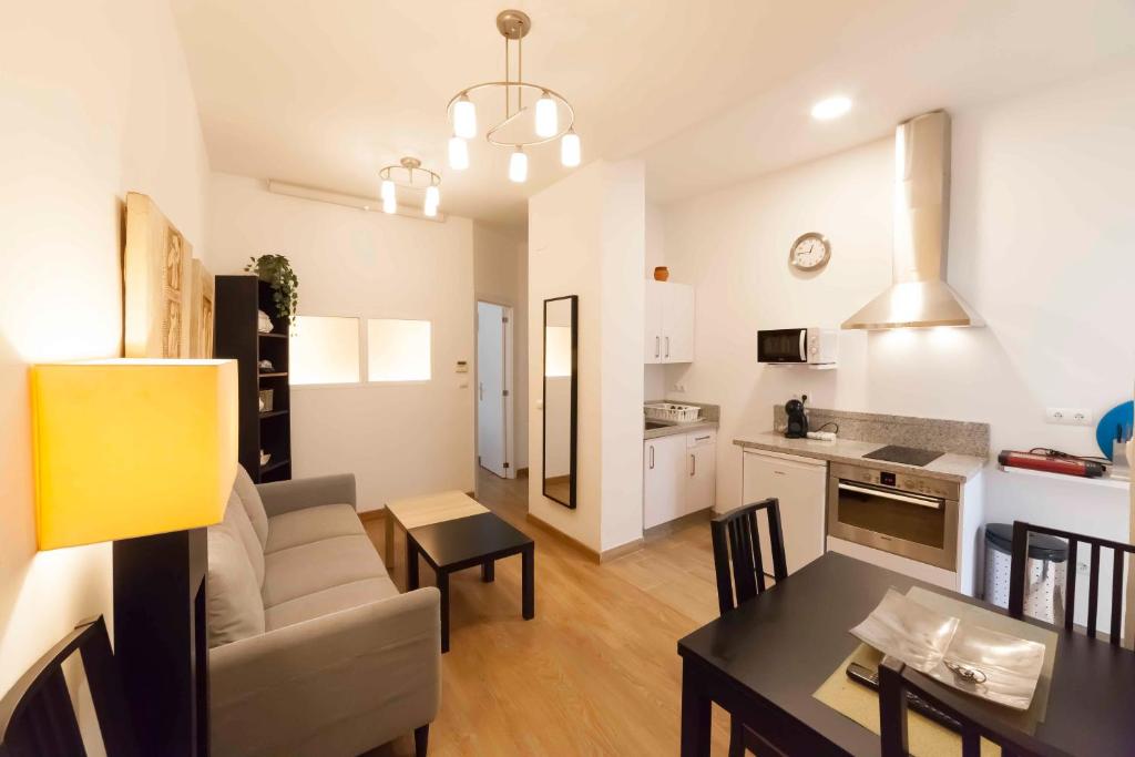 Kuchyňa alebo kuchynka v ubytovaní SF - Shiny Apartment in City Centre