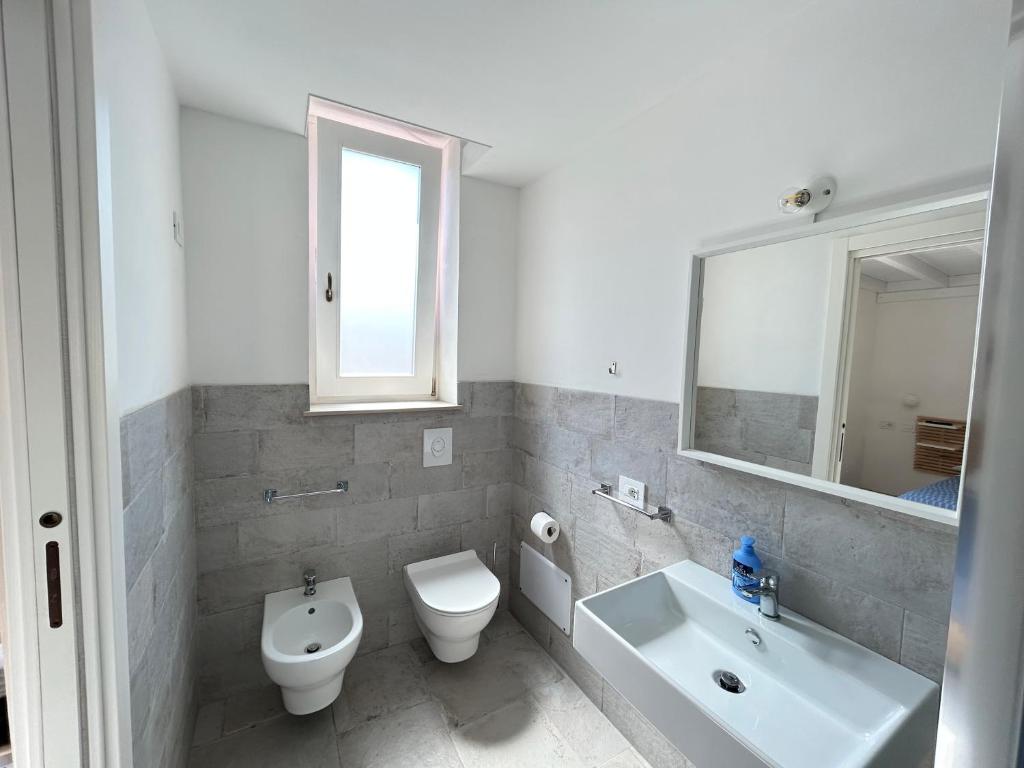 A bathroom at Le radici