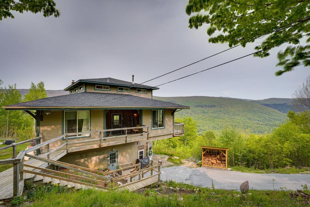 Enchanting Dorset Mountain Home with Stunning Views!, Dorset (updated