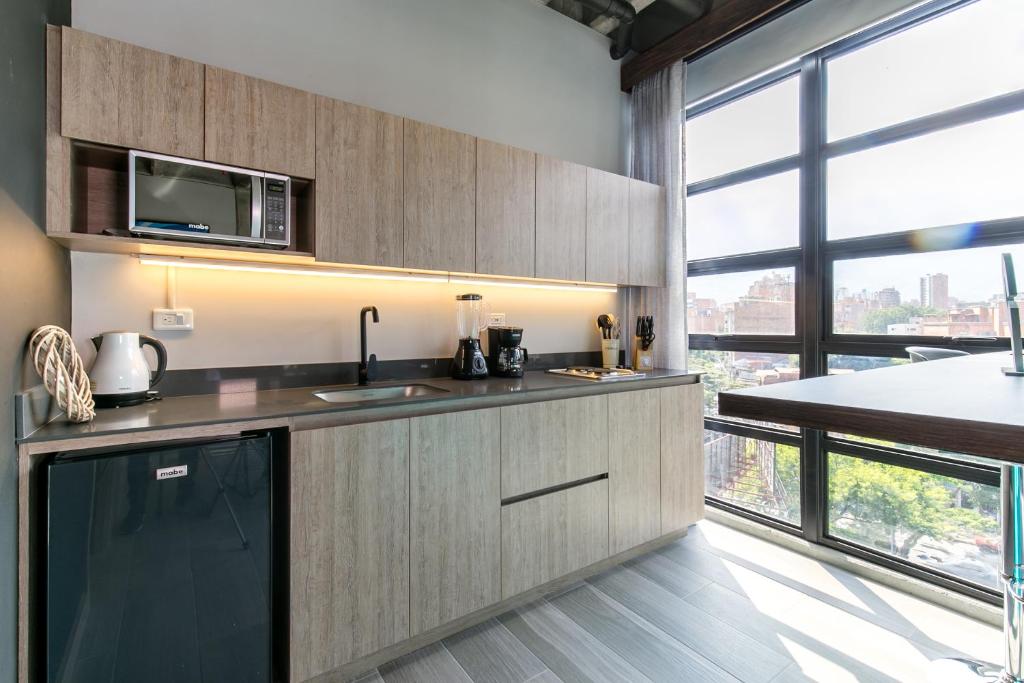 Kuchyň nebo kuchyňský kout v ubytování Factory Lofts Hotel