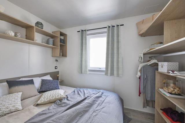Postel nebo postele na pokoji v ubytování Camping Le Coin Charmant