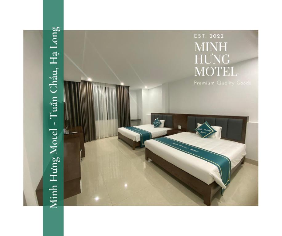 deux lits dans une chambre d'hôtel avec un panneau qui lit dans les pensées modèle d'embauche dans l'établissement Minh Hưng Motel, à Hạ Long