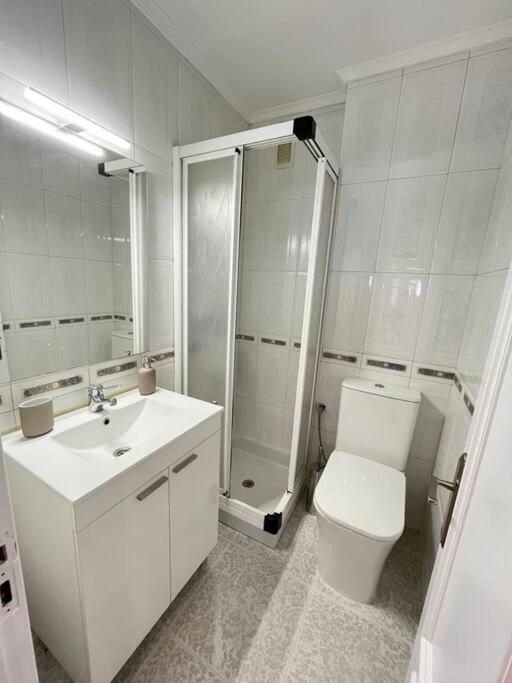 Koupelna v ubytování Apartamento El Fontán, parking gratuito