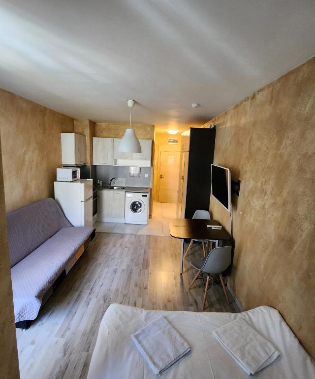 Postel nebo postele na pokoji v ubytování Colonel apartment 953