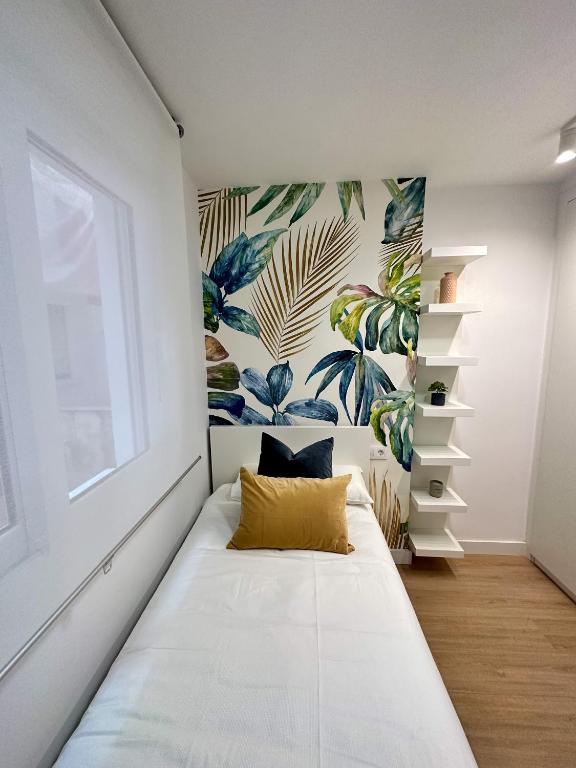 Posteľ alebo postele v izbe v ubytovaní Holidays2Malaga Lebrija 3 bedroom & Terrace & Parking & Smart TV