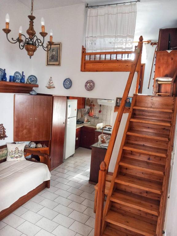 Grandma's House, Skiros (updated prices 2024)