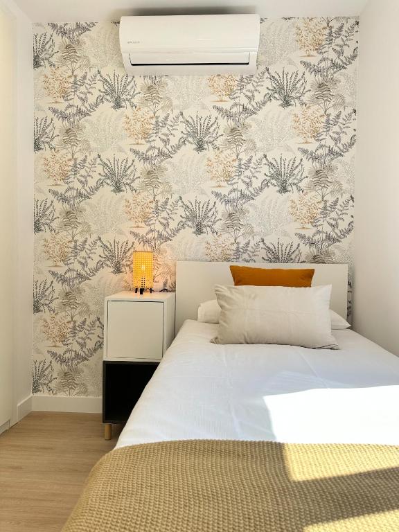 Posteľ alebo postele v izbe v ubytovaní Holidays2Malaga Lebrija 3 bedroom & Terrace & Parking & Smart TV