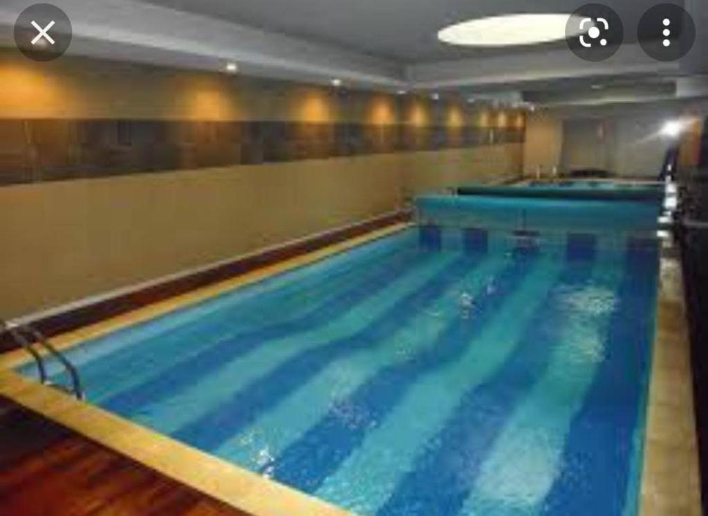 a large swimming pool in a large room at Diamantis Apartamento de Lujo y Confort in Montevideo