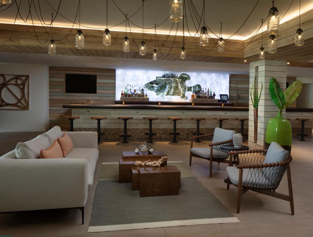 TV a/nebo společenská místnost v ubytování Amara Cay Resort