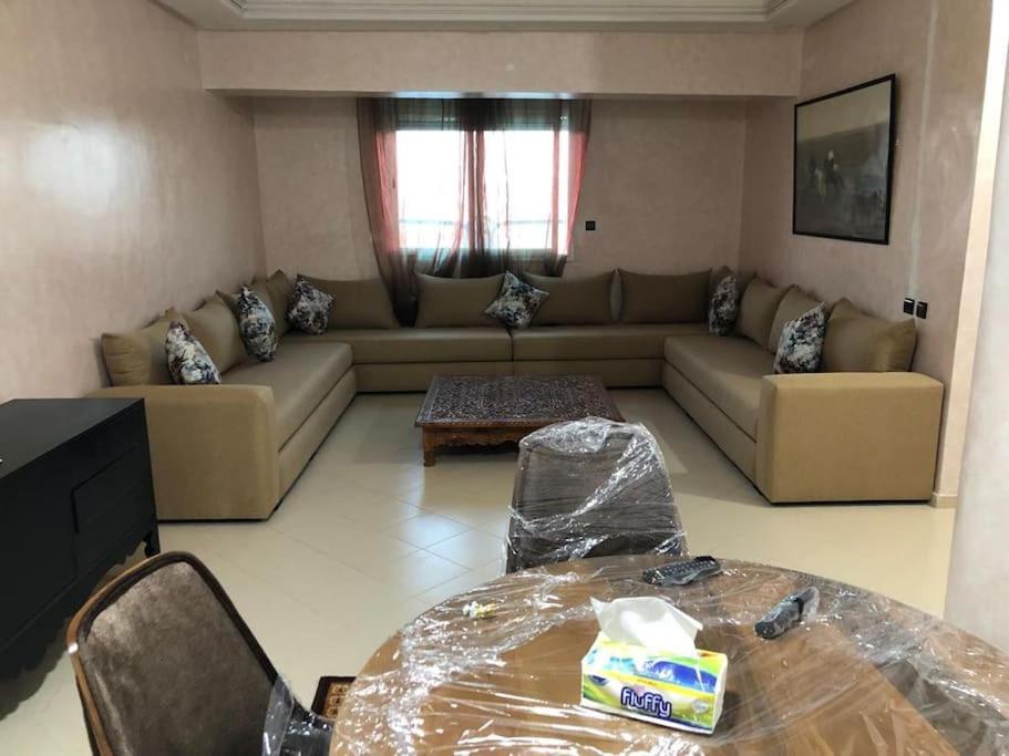Een zitgedeelte bij view apartments larache
