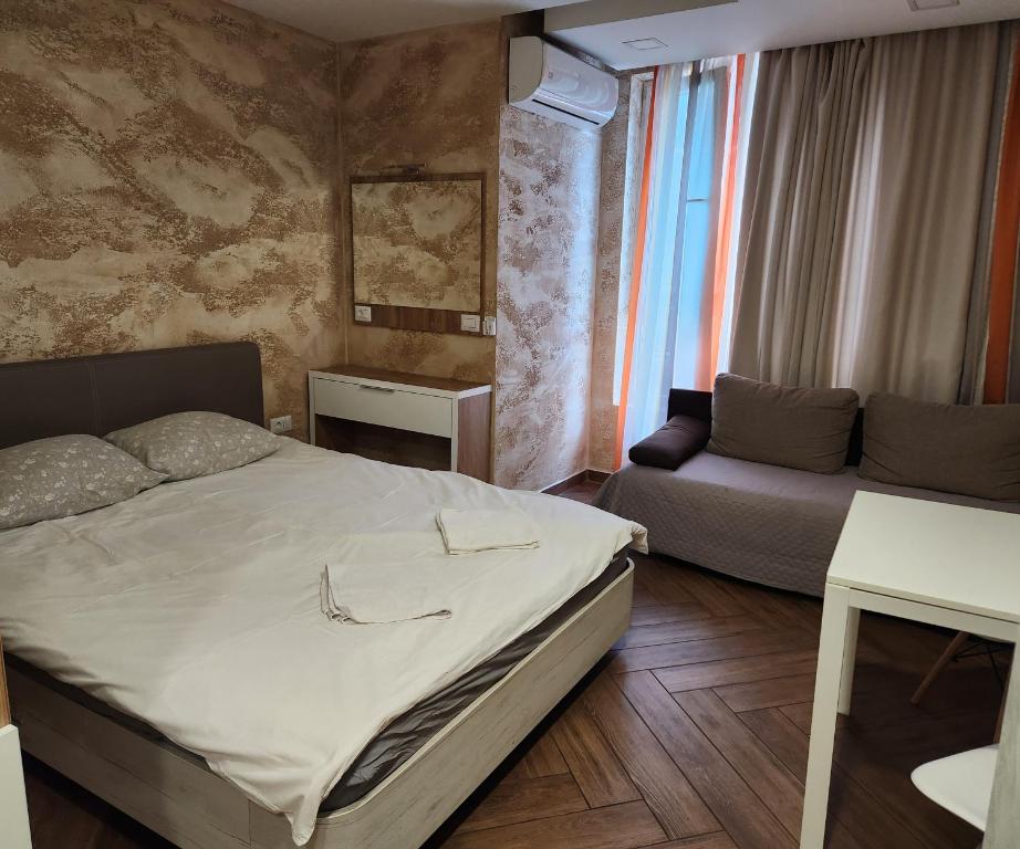 A bed or beds in a room at Colonel apartment Luxury