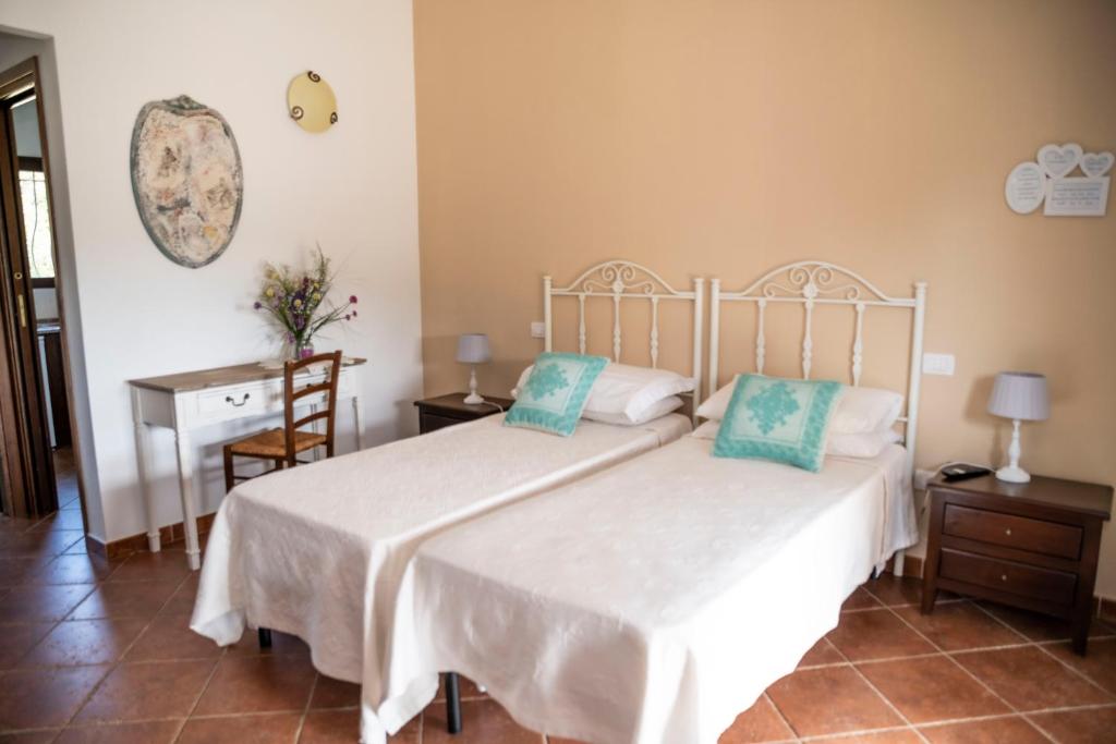 Postel nebo postele na pokoji v ubytování Agriturismo Sa Mendhula