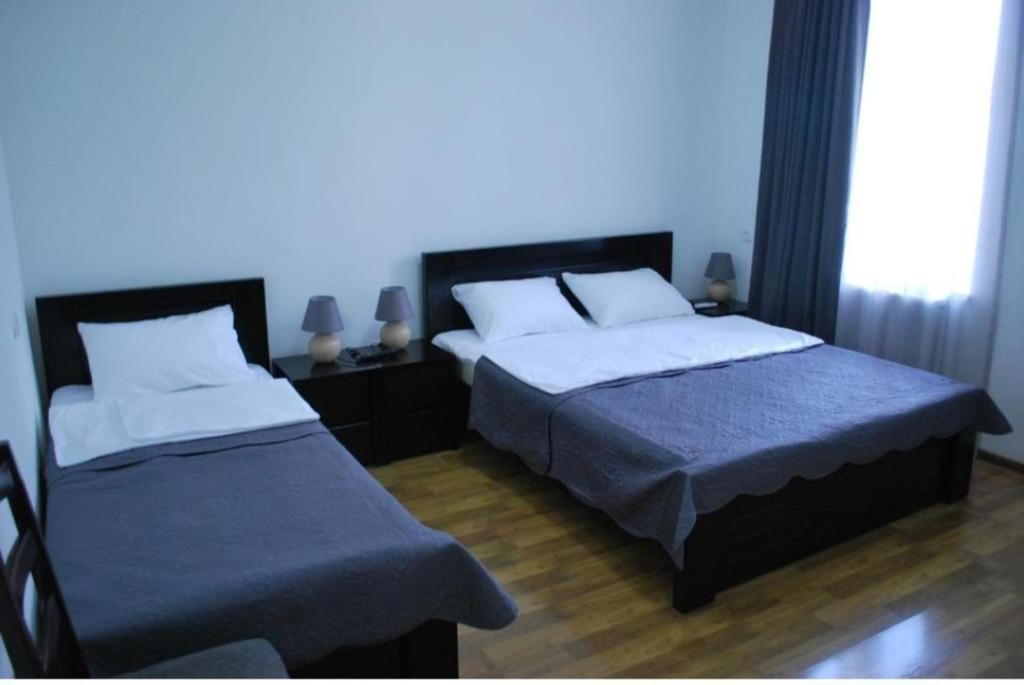 Postel nebo postele na pokoji v ubytování Guest House Dedoplisa