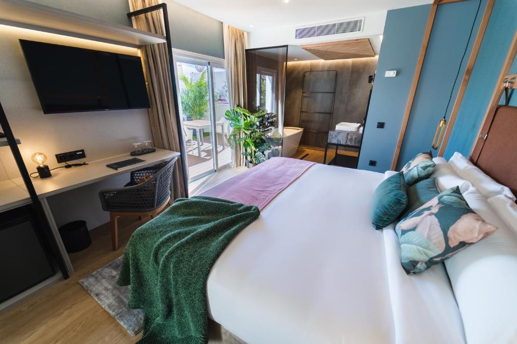 a bedroom with a bed and a desk with a computer at Hotel Taburiente S.C.Tenerife in Santa Cruz de Tenerife