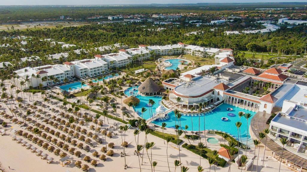 - une vue aérienne sur la piscine du complexe dans l'établissement Paradisus Palma Real Golf & Spa Resort All Inclusive, à Punta Cana