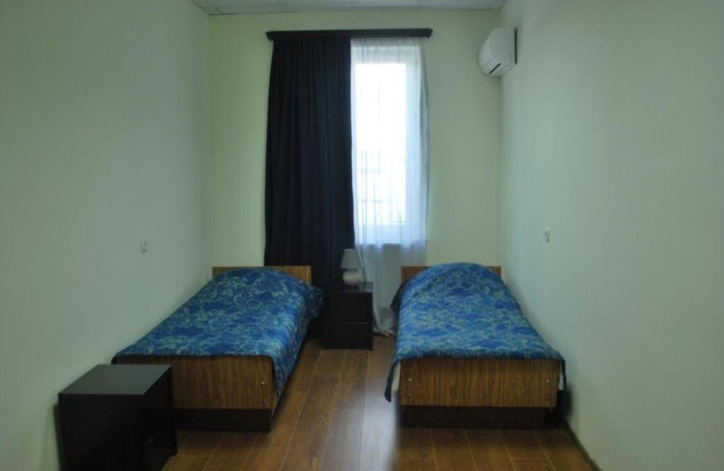 Postel nebo postele na pokoji v ubytování Guest House Dedoplisa