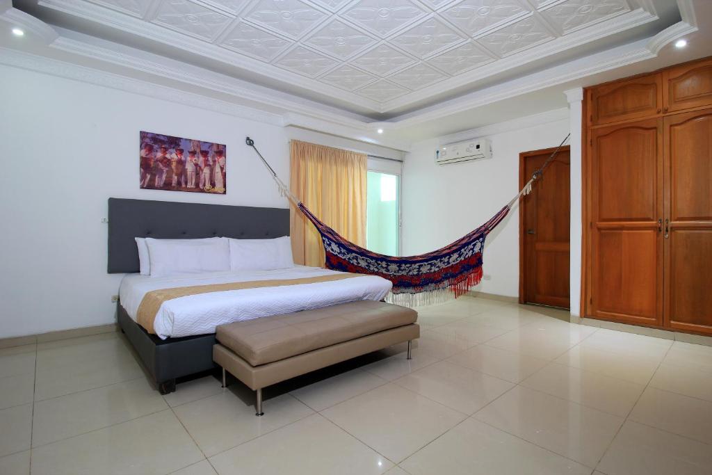Uma cama ou camas num quarto em Hotel Abi Inn By GEH Suites