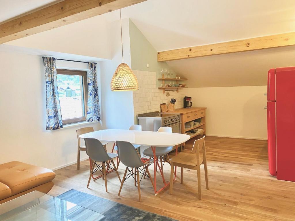 a kitchen and dining room with a white table and chairs at Am Kaisersteig in Zwiesel