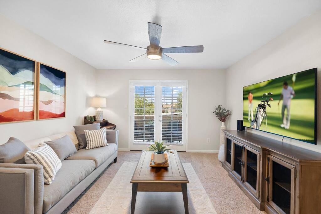 Pet Friendly and across from Chapparal Dog Park!, Scottsdale (updated