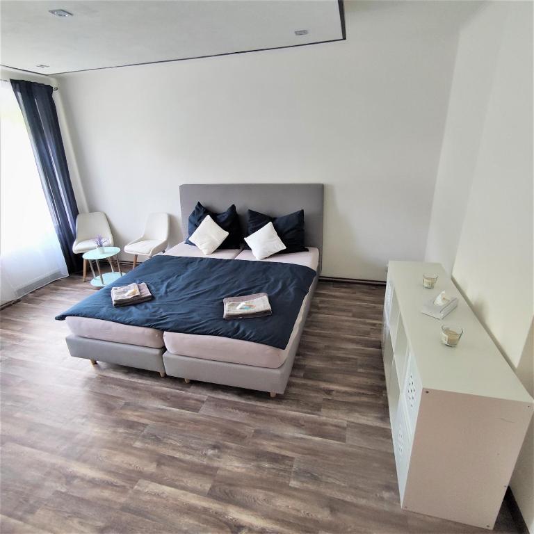 Postel nebo postele na pokoji v ubytování ApartmentsCarlsbad