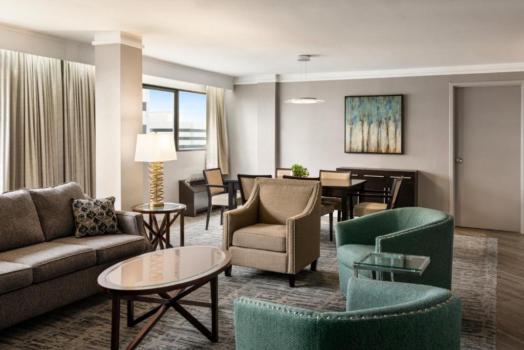 Crowne Plaza Knoxville Downtown University by IHG photo