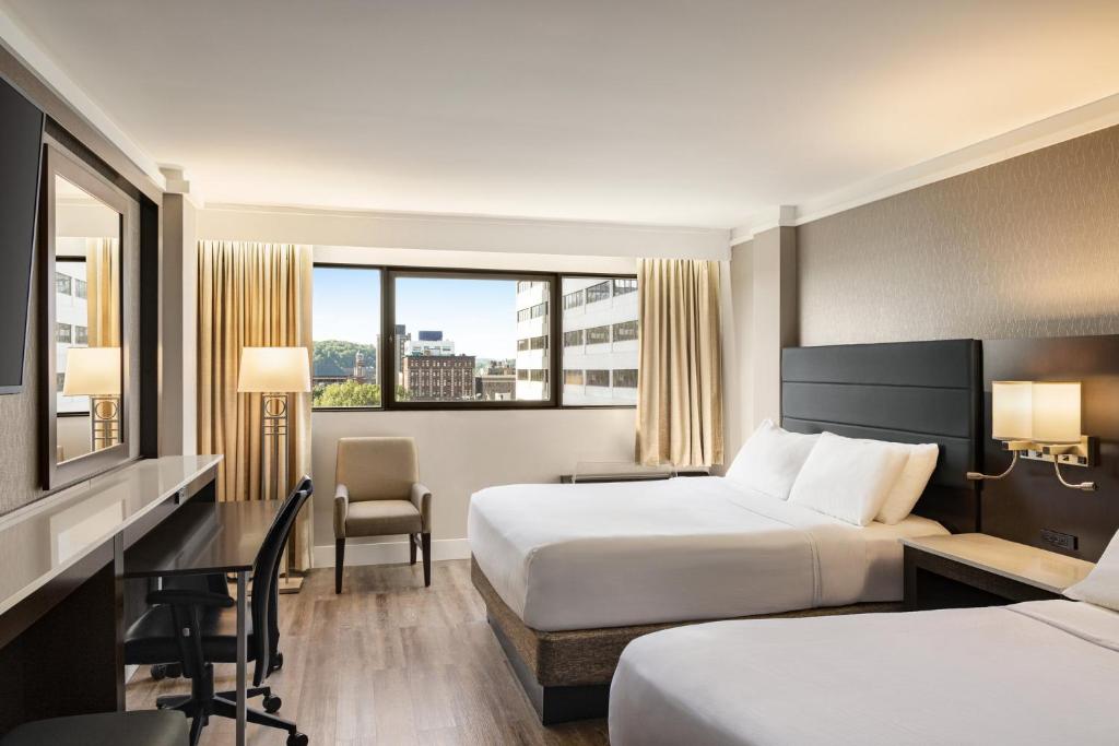 Crowne Plaza Knoxville Downtown University, an IHG Hotel - 