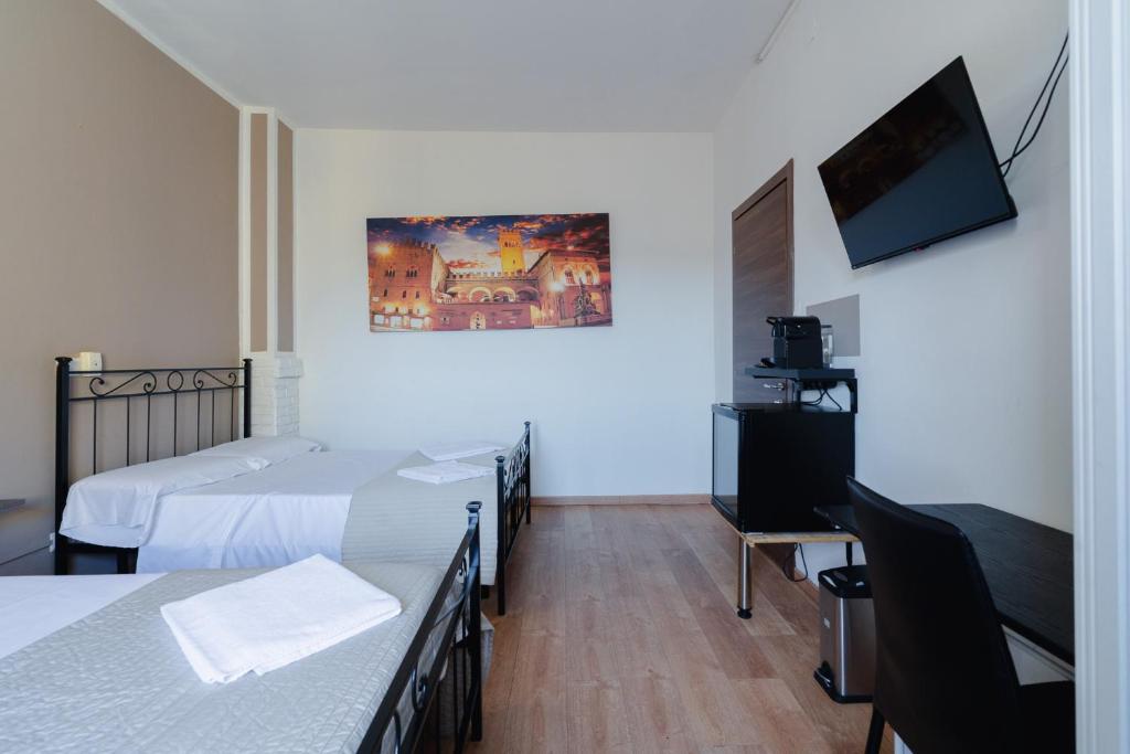 Galleria Del Reno - Triple Room With Shared Bathroom