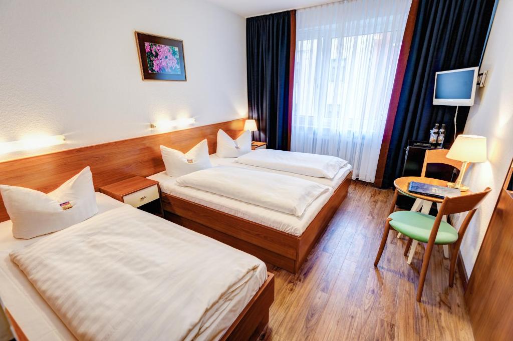 Postel nebo postele na pokoji v ubytování Hotel Antares München