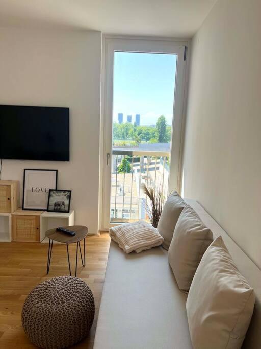Donaublick Oasis: Stylische Wohnung