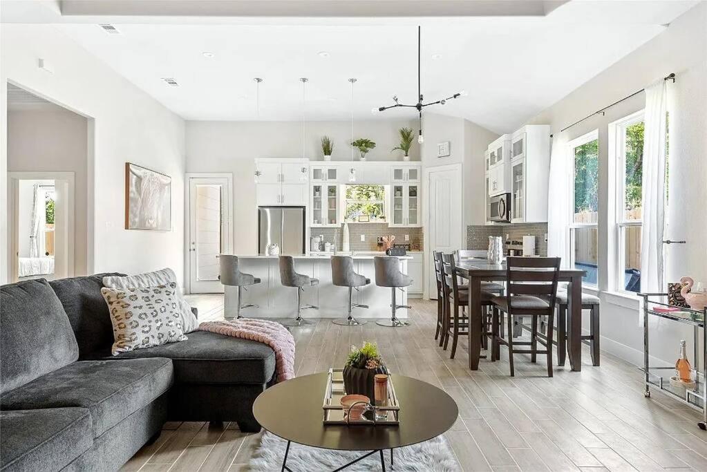 Celebrations, Downtown Dallas 4 Bedroom 2 bath Games