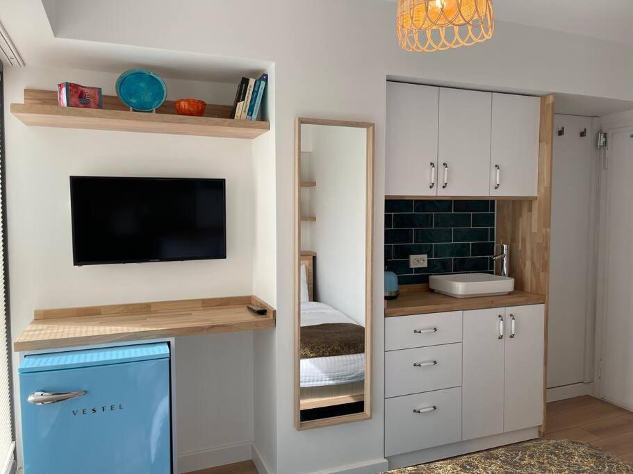 Kuchyň nebo kuchyňský kout v ubytování CLK Suites Hotel