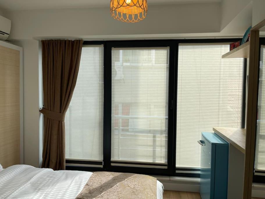 Postel nebo postele na pokoji v ubytování CLK Suites Hotel
