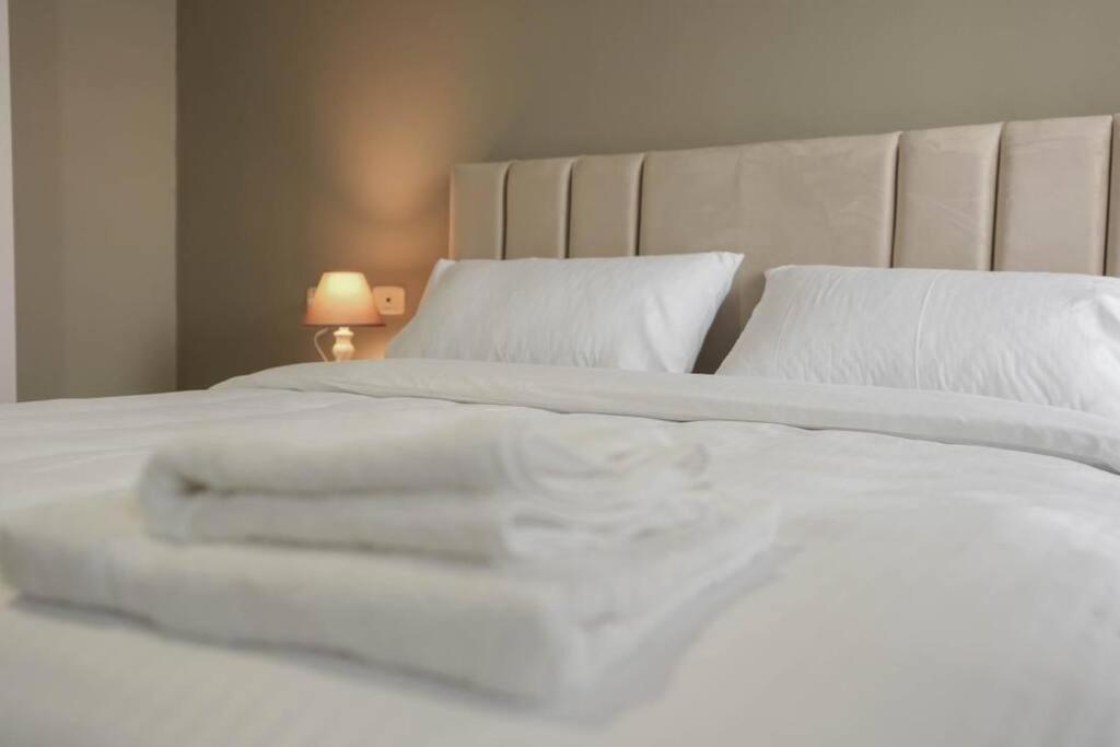 Staycation, City Center Apartment - Image 6