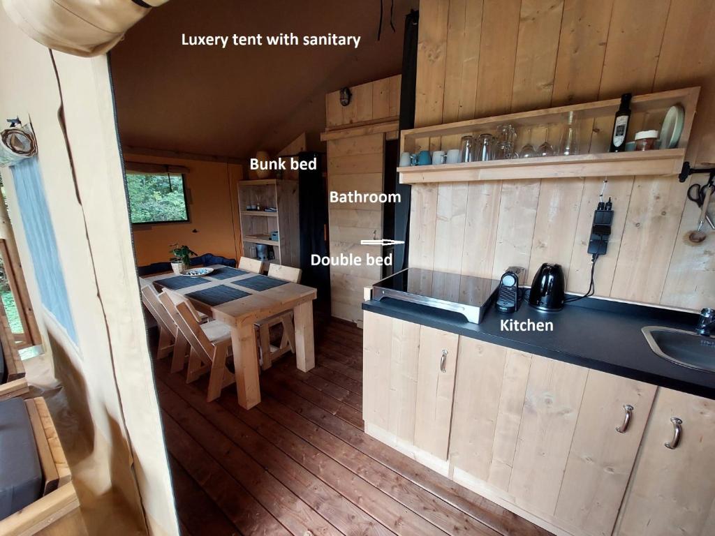 Kuchyň nebo kuchyňský kout v ubytování Glamping Essenhof