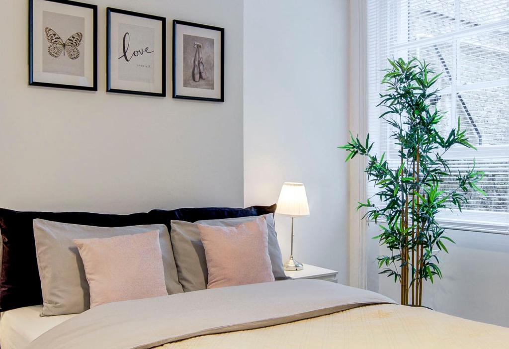 Lova arba lovos apgyvendinimo įstaigoje Beautuful 2 bed apartment in central London