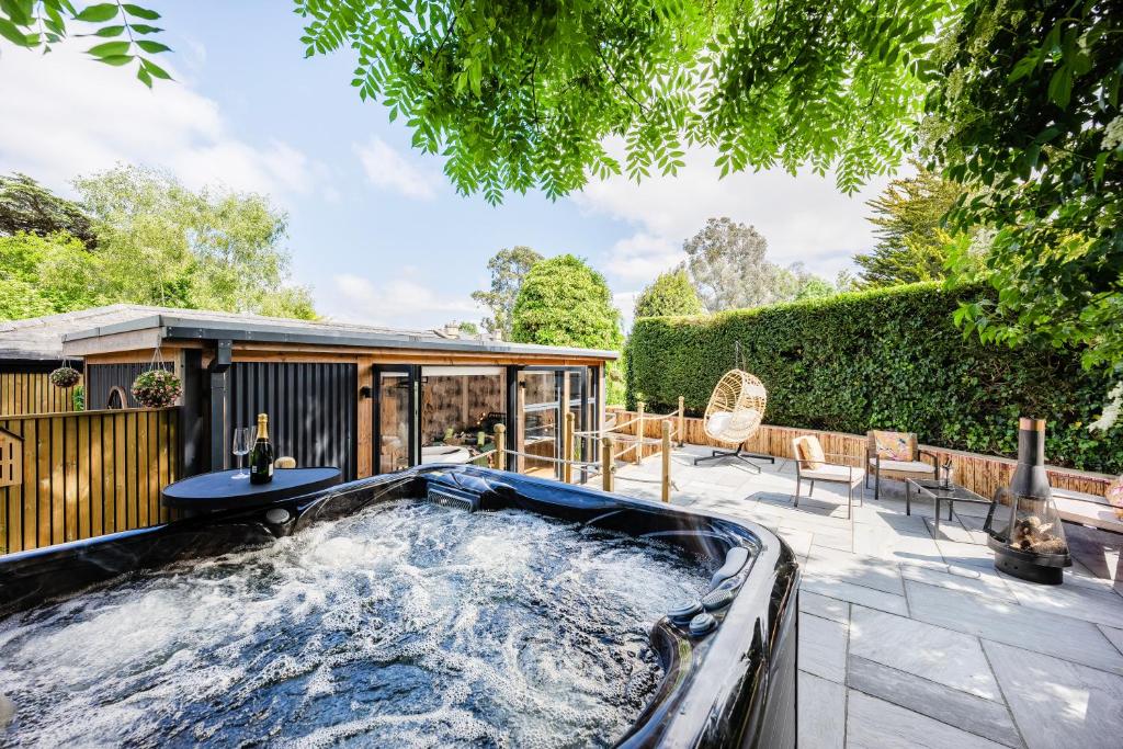 a hot tub in the backyard of a house at The Pod at Avonwood House 