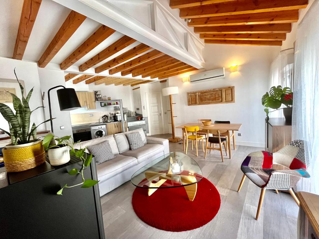 a living room with a couch and a table at El 1 de Amador de los Rios in Toledo