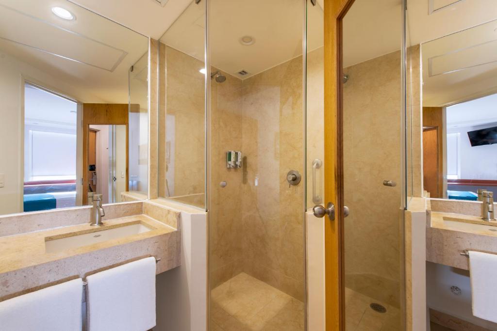 One Puerto Vallarta Aeropuerto