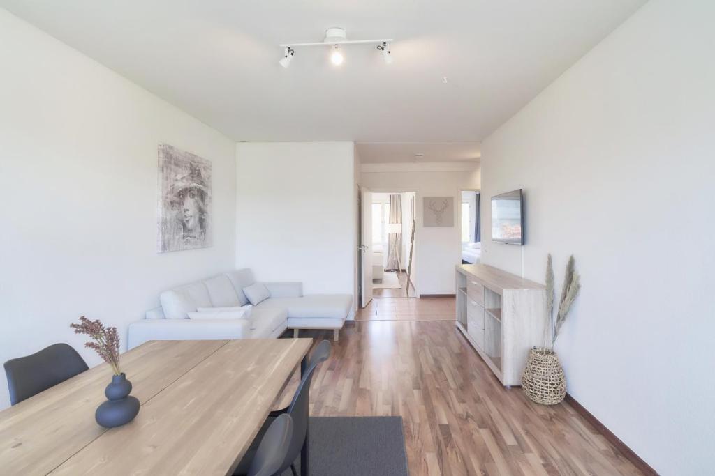 Imagen de la galería de Norden Homes Turku 2-Bedroom Nordic Apartment, en Turku