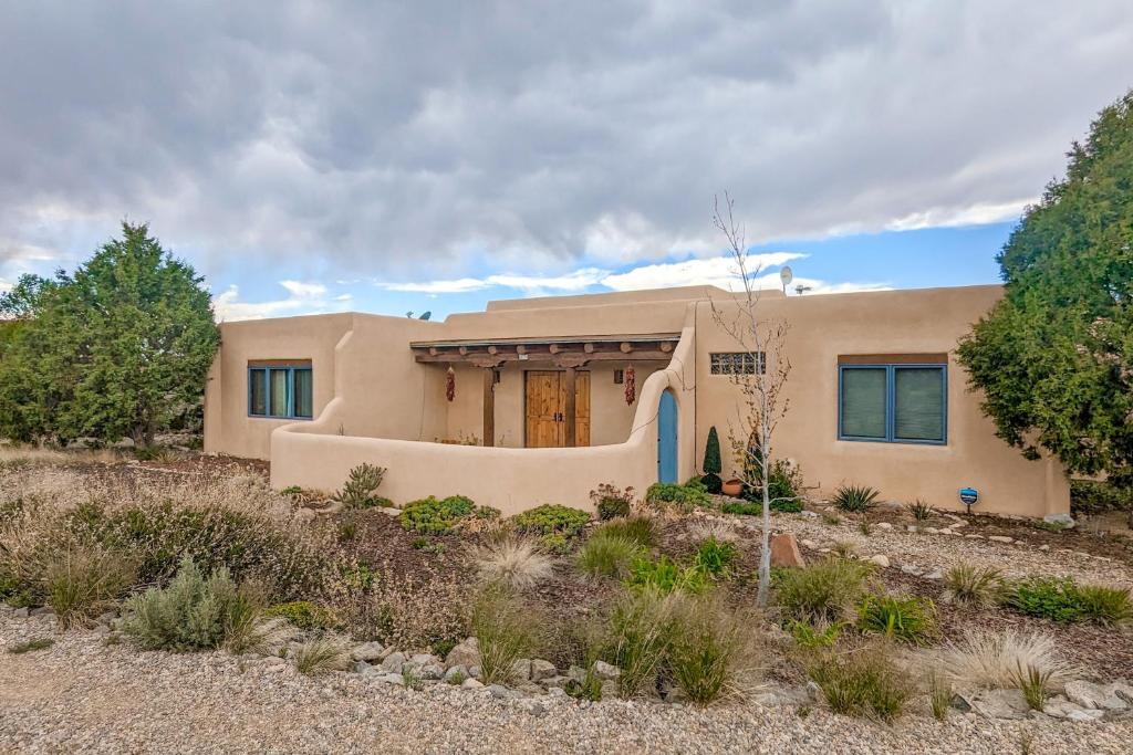 a house in the middle of the desert at Casa Luna in Ranchos de Taos