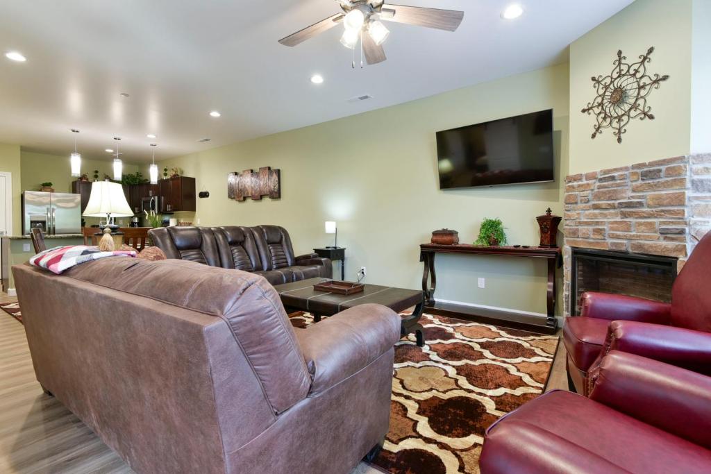 Luxury Condos at Thousand Hills - Heart of Branson - Beautifully remodeled - Spacious and Affordable - Apartamento De Tres Habitaciones