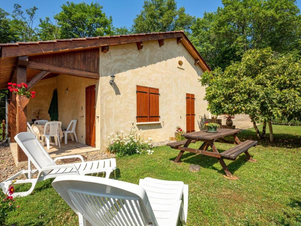 Photo de la galerie de l'établissement Maison Périgourdine avec Jardin, Terrasse et Accès Wifi à 3.5 km des Eyzies de Tayac - FR-1-616-131, à Tursac