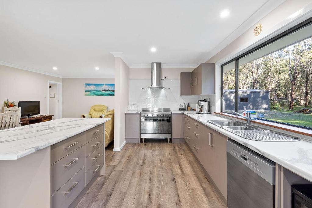 The Salt House Home on 3 Acres, Salt Ash (updated prices 2024)